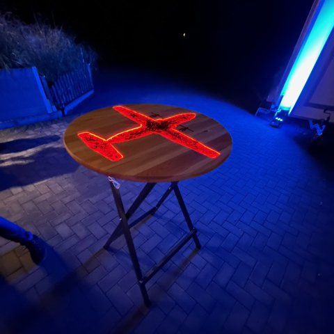 Datei:Stehtisch 4.jpg